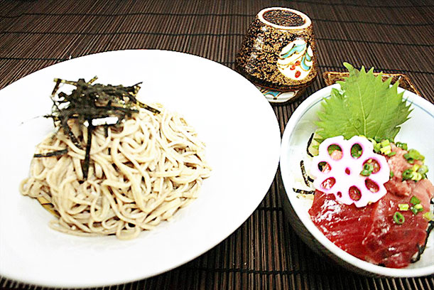 ざるそばと選べるミニ丼（鉄火）